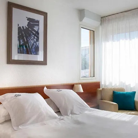 Aparthotel Pierre & Les Bulles De 4*